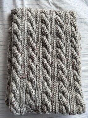 Chunky Cable Knit Scarf in Light Gray with Colour Flecks